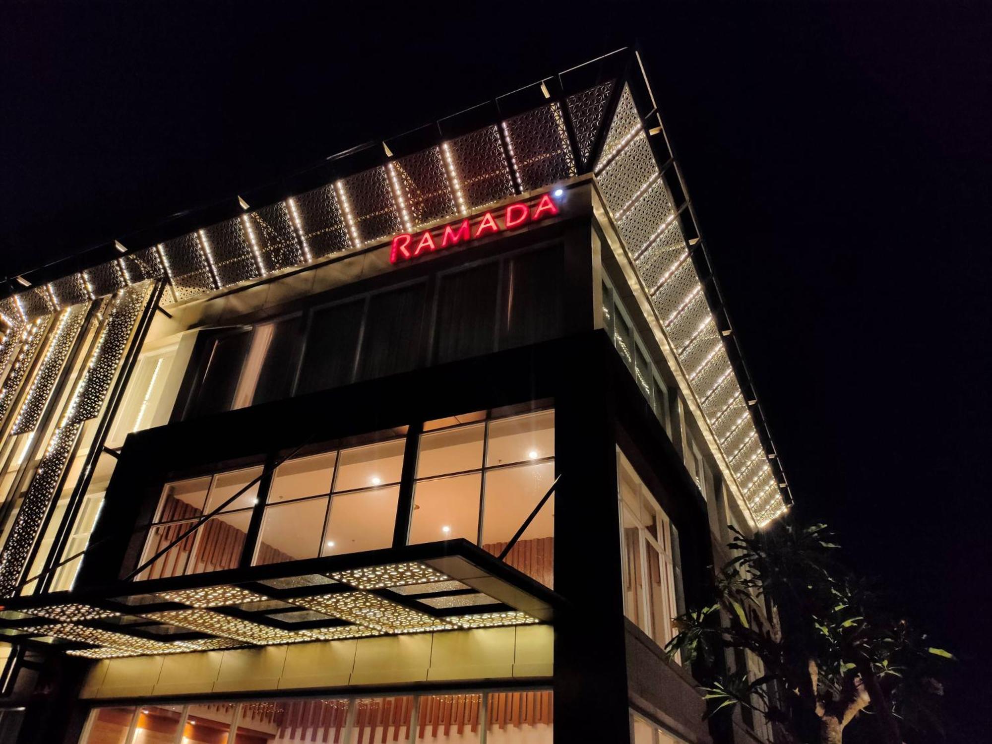 斯勒曼 Ramada By Wyndham Yogyakarta酒店 外观 照片